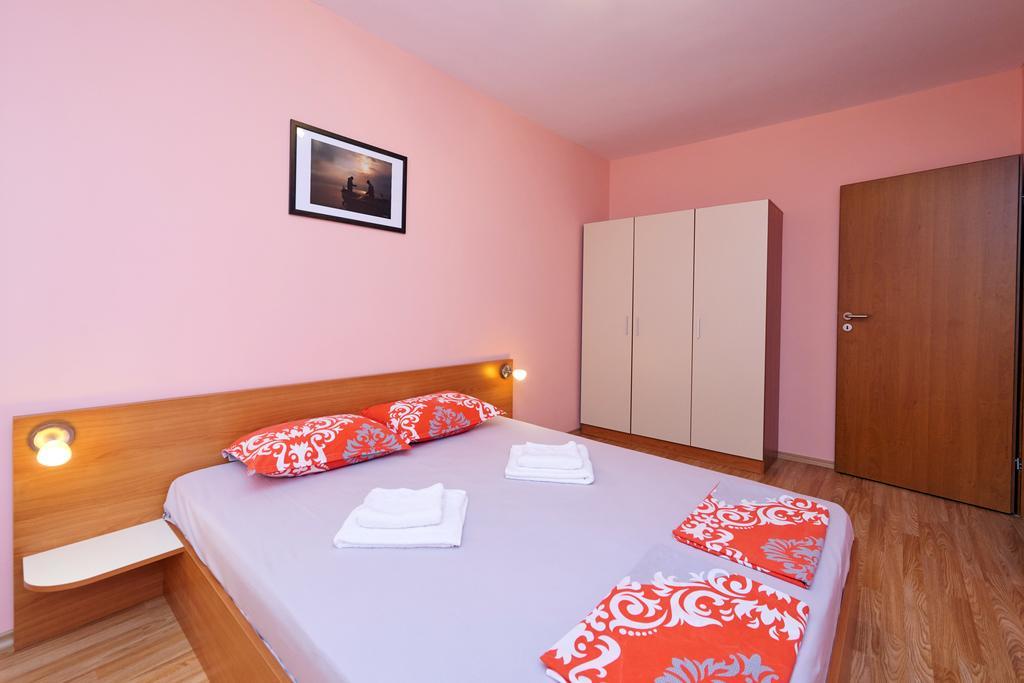 Apartments Dimitrovi Pomorie Bagian luar foto