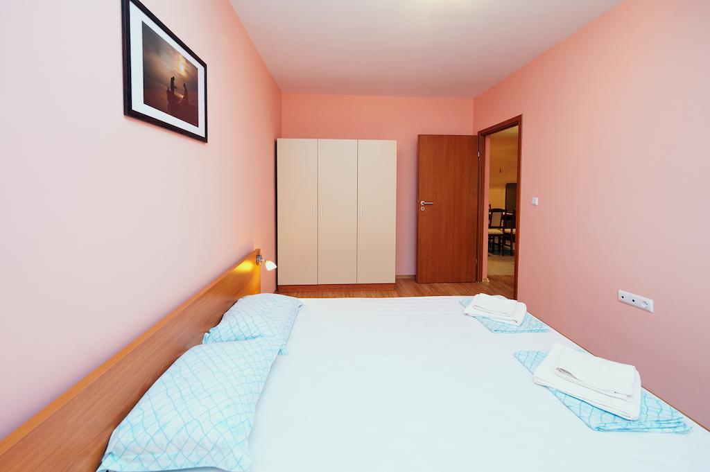 Apartments Dimitrovi Pomorie Ruang foto