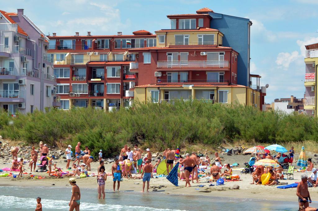 Apartments Dimitrovi Pomorie Bagian luar foto